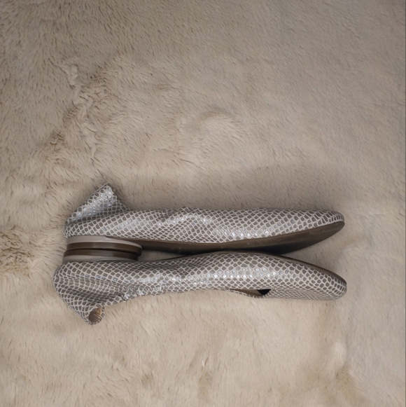 Vionic Alexa Lizard Classic Gray Silver Snakeskin Bohemian Neutral Ballet Flats - Picture 5 of 7